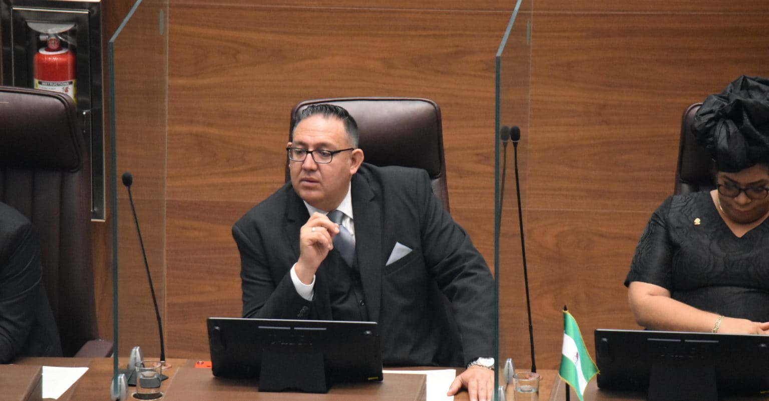 Imagen principal del artículo: Diputado del PUSC presenta proyecto para que policías puedan pasar a salario global