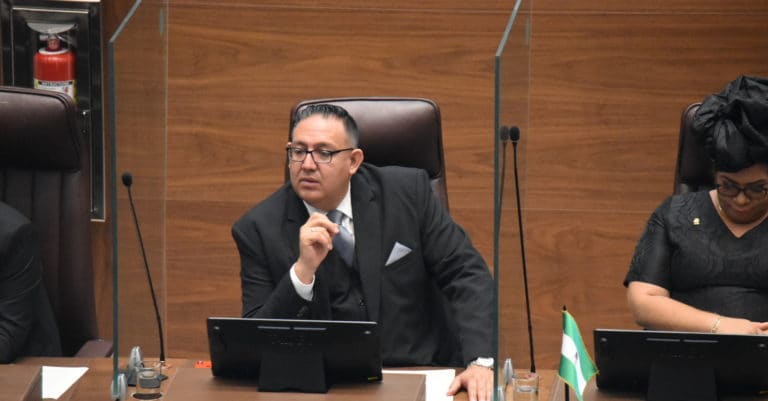 Diputado del PUSC presenta proyecto para que policías puedan pasar a salario global