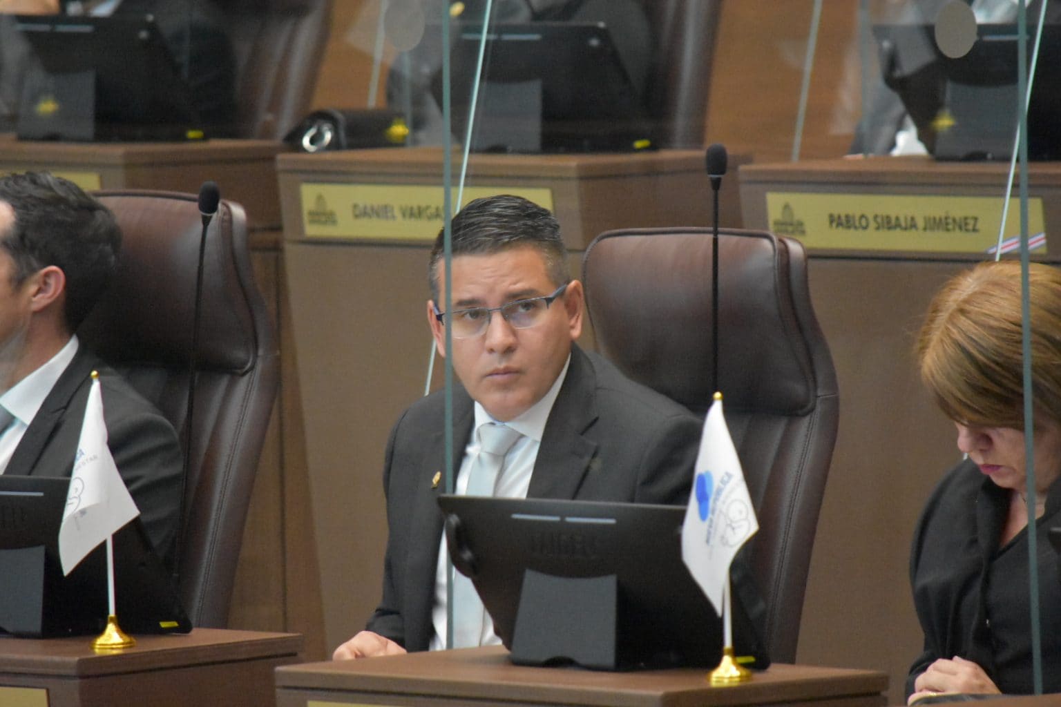 Imagen principal del artículo: Diputado de Nueva República propone restaurar prohibición de uso de brazalete electrónico en casos de delitos con armas