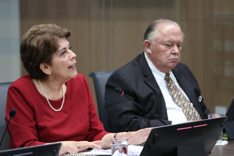 Contralora advierte que decreto de Chaves sobre regla fiscal incumple la Ley 9635