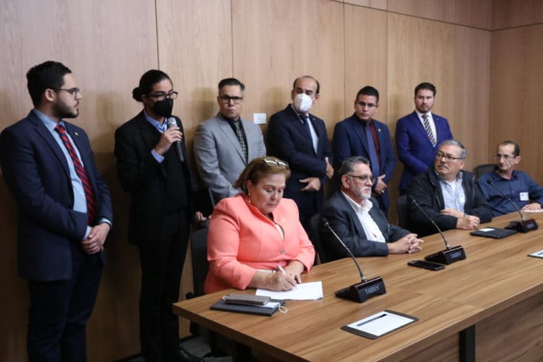 Comisión de Juventud y Niñez pide a Hacienda alternativas ante peligro de cierre de albergues subvencionados del PANI