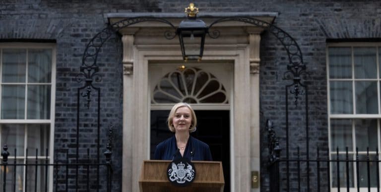 Liz Truss renuncia:"No puedo cumplir con el mandato"