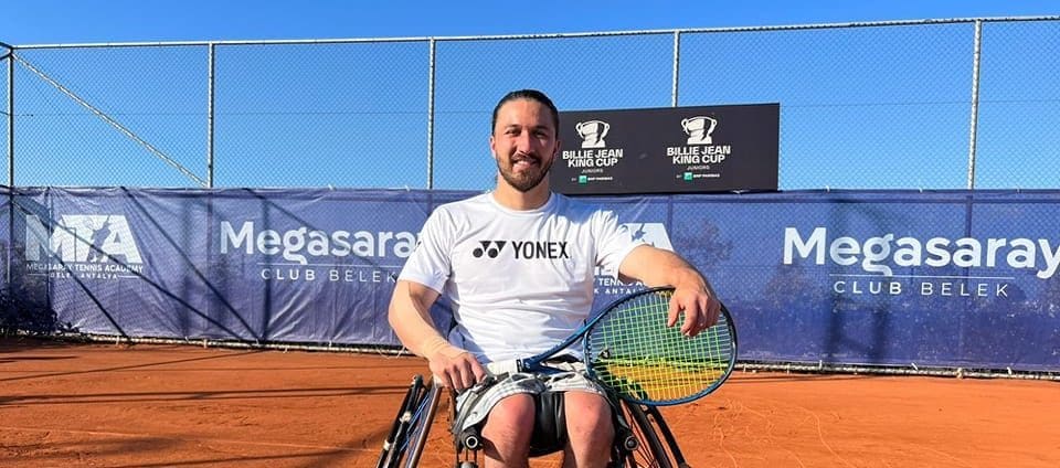 Imagen principal del artículo: Paratenista tico José Pablo Gil superó prolongada lesión y conquistó subcampeonato en Turquía
