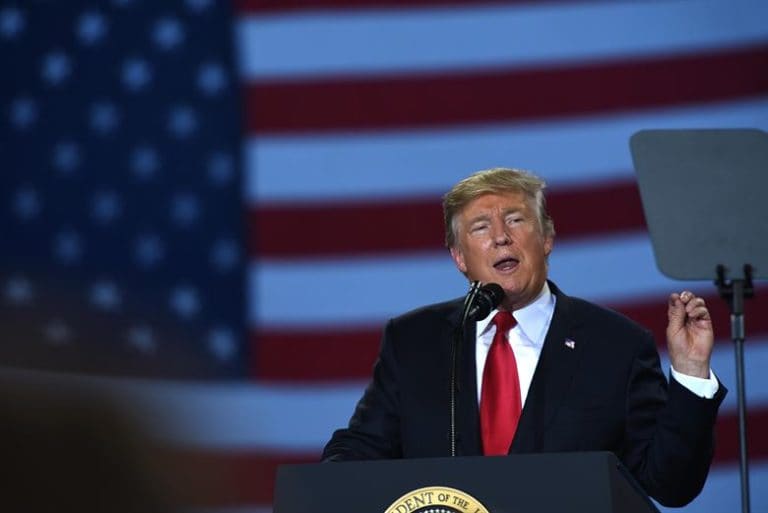 Revelan audio en el que Trump admitió tener archivos clasificados