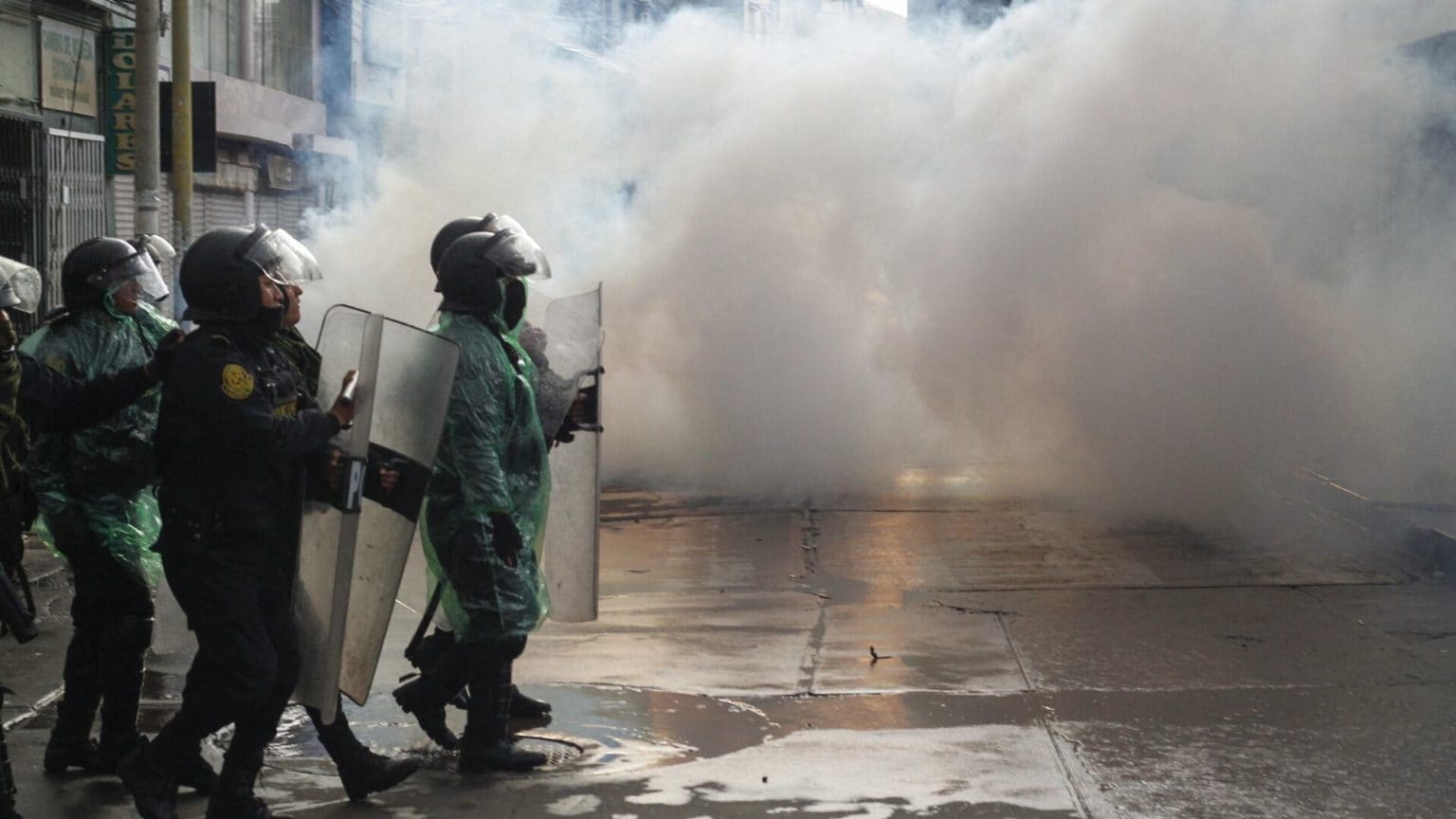 Imagen principal del artículo: Al menos 18 muertos en nueva jornada de intensas protestas al sur de Perú