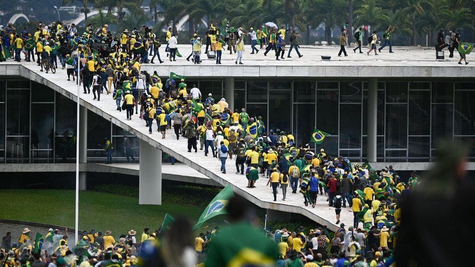 Imagen principal del artículo: El asalto en Brasil: la disputa de lo emocional versus lo racional