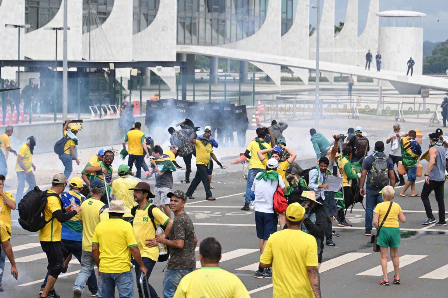 Imagen principal del artículo: Policía de Brasil libera a 600 personas acusadas de participar en el asalto a los tres poderes