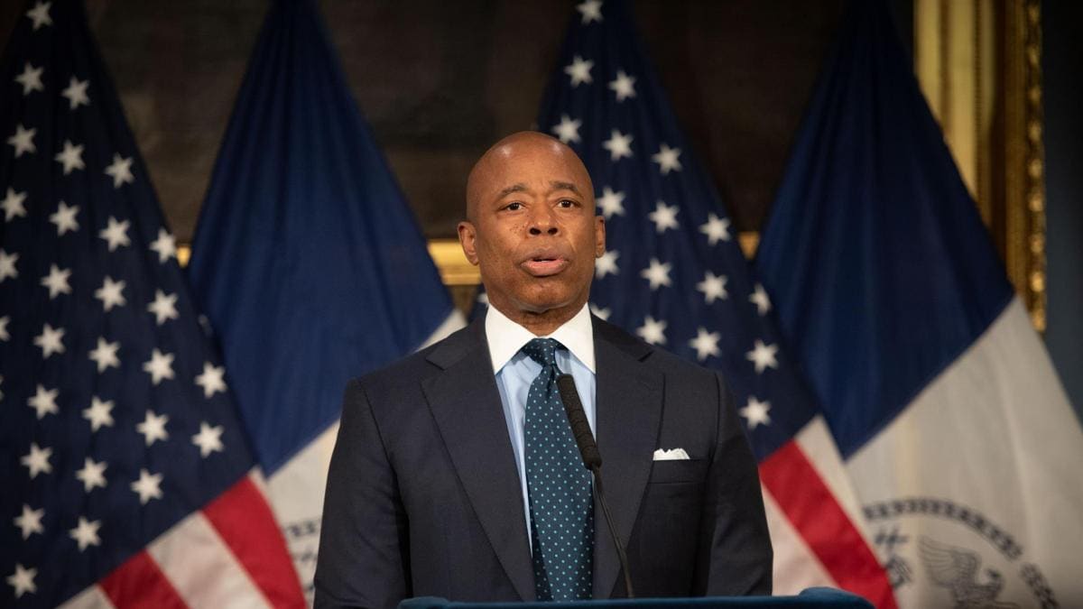 Imagen principal del artículo: Alcalde de Nueva York asegura que la ciudad "no puede admitir más" migrantes y exige a Biden tomar medidas