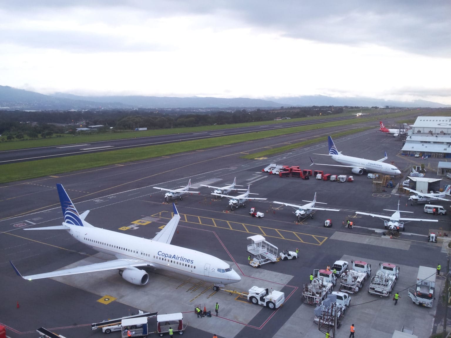 Imagen principal del artículo: Aeropuerto Juan Santamaría registró en 2022 un 90% del tráfico de pasajeros prepandemia