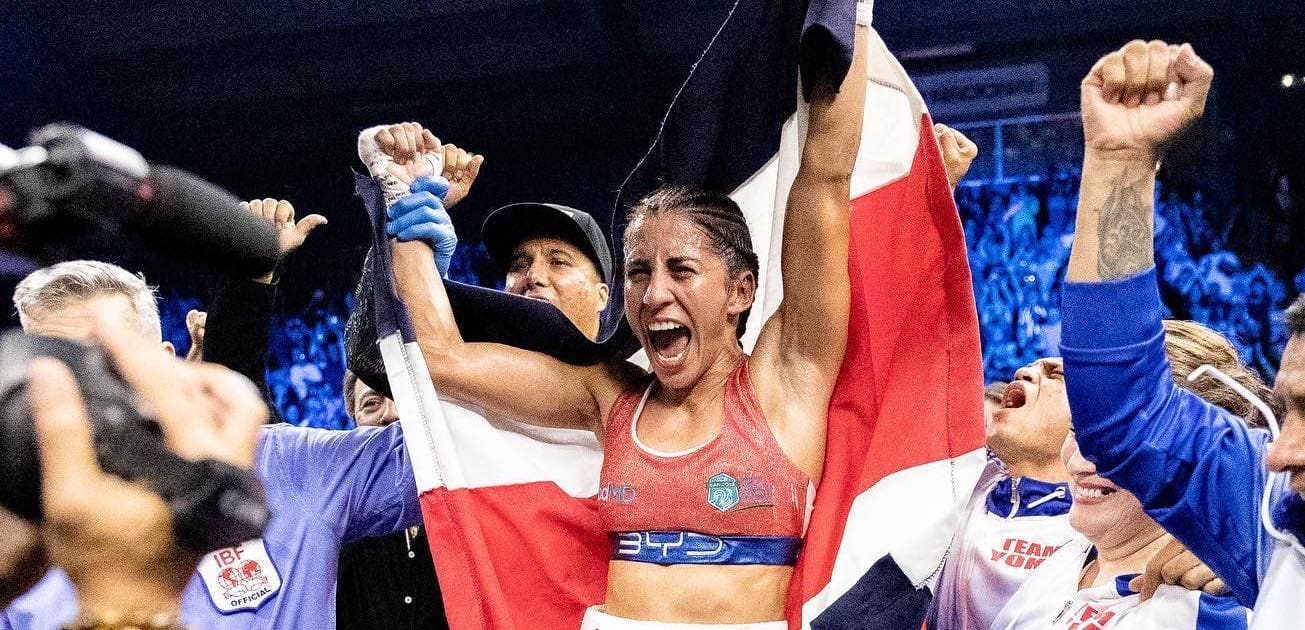 Imagen principal del artículo: Yokasta Valle vence a la mexicana Anabel Ortiz y defiende sus títulos de manera exitosa