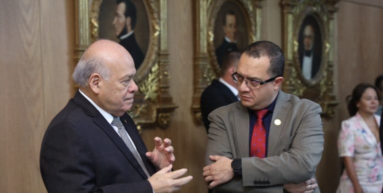 Corte extiende permiso a ministro y viceministro de Justicia para que continúen en sus cargos