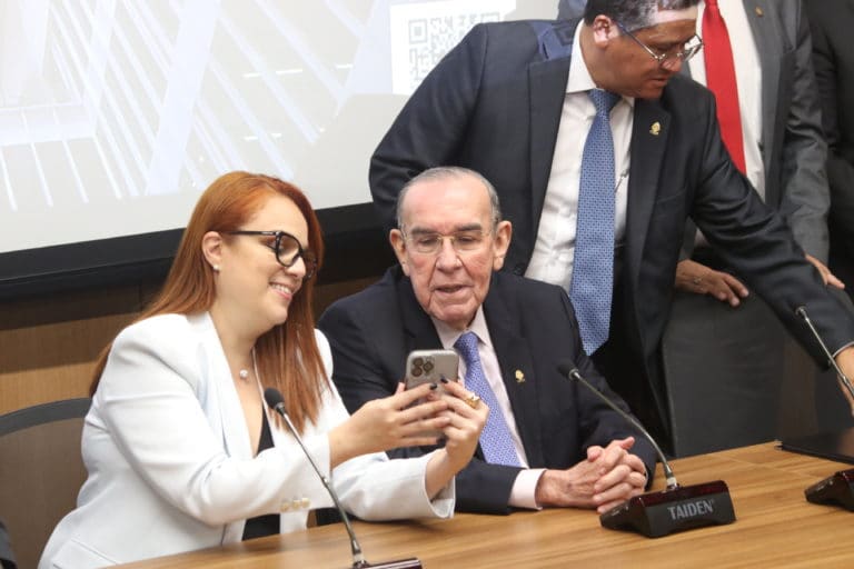 Arias cocina vías rápidas a proyecto de jornadas 4x3 de 12 horas; y reforma a ley de crimen organizado