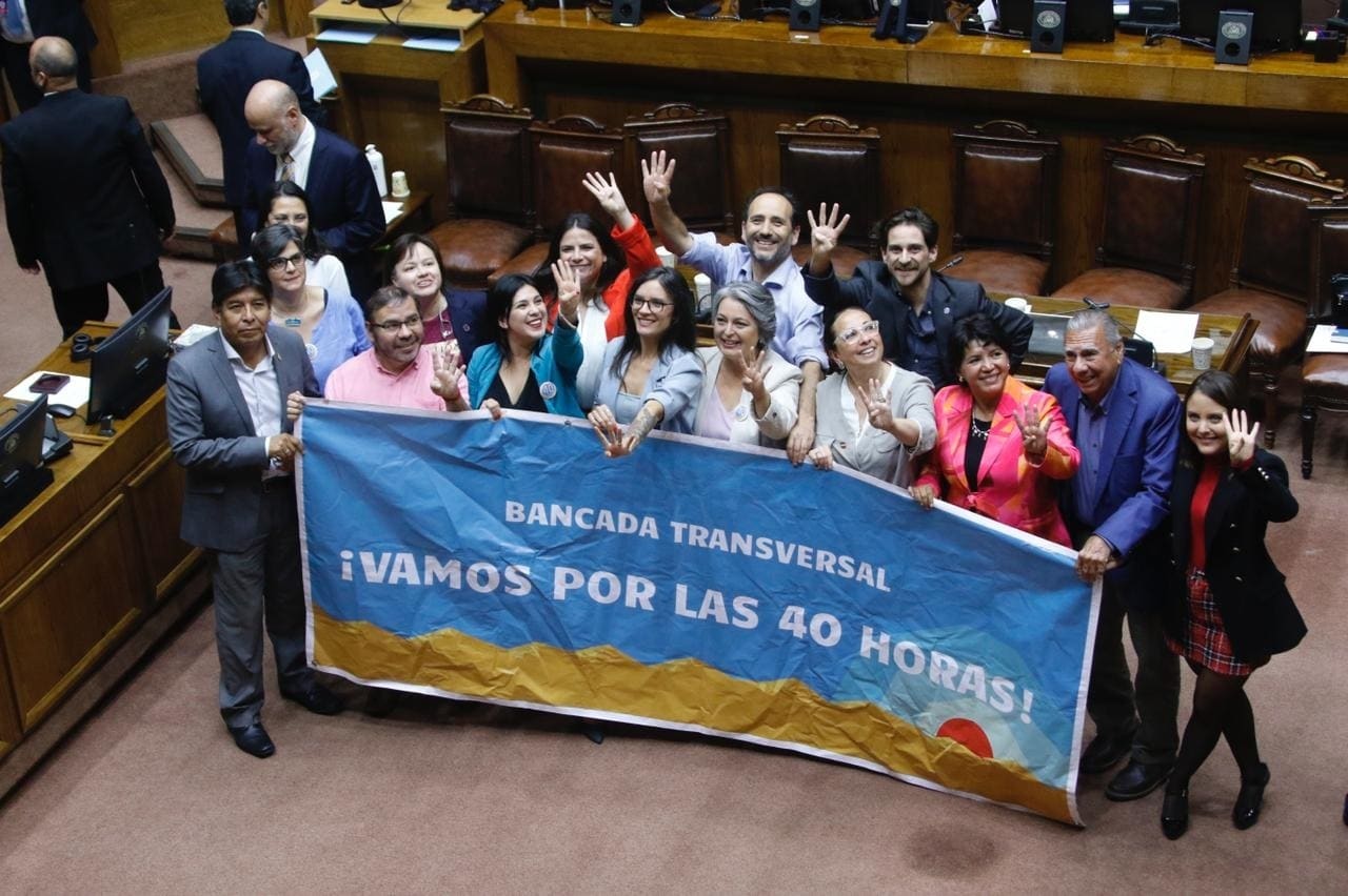 Imagen principal del artículo: Congreso de Chile aprueba la ley de reducción de la jornada laboral a 40 horas semanales