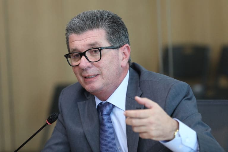 Procurador defiende norma sobre acceso estatal a datos personales