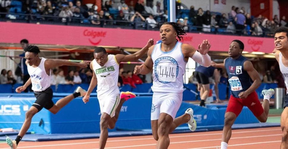 Imagen principal del artículo: Velocista costarricense José Davis vuelve a destacar en el atletismo colegial de Estados Unidos