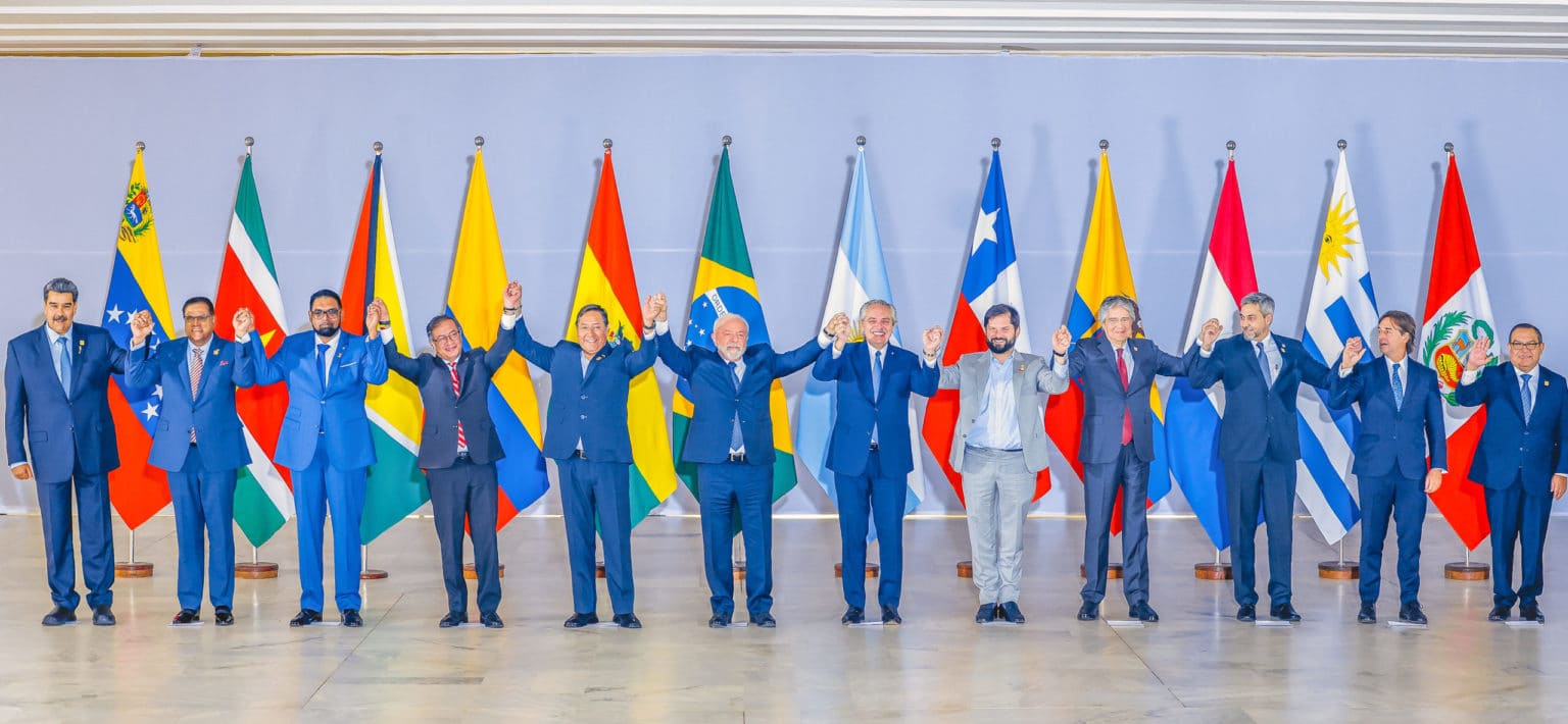 Imagen principal del artículo: Lula Da Silva propone retomar la integración regional en la Cumbre Suramericana