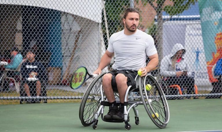 Paratenista tico José Pablo Gil queda subcampeón de dobles y sencillos en el torneo canadiense Janco Steel
