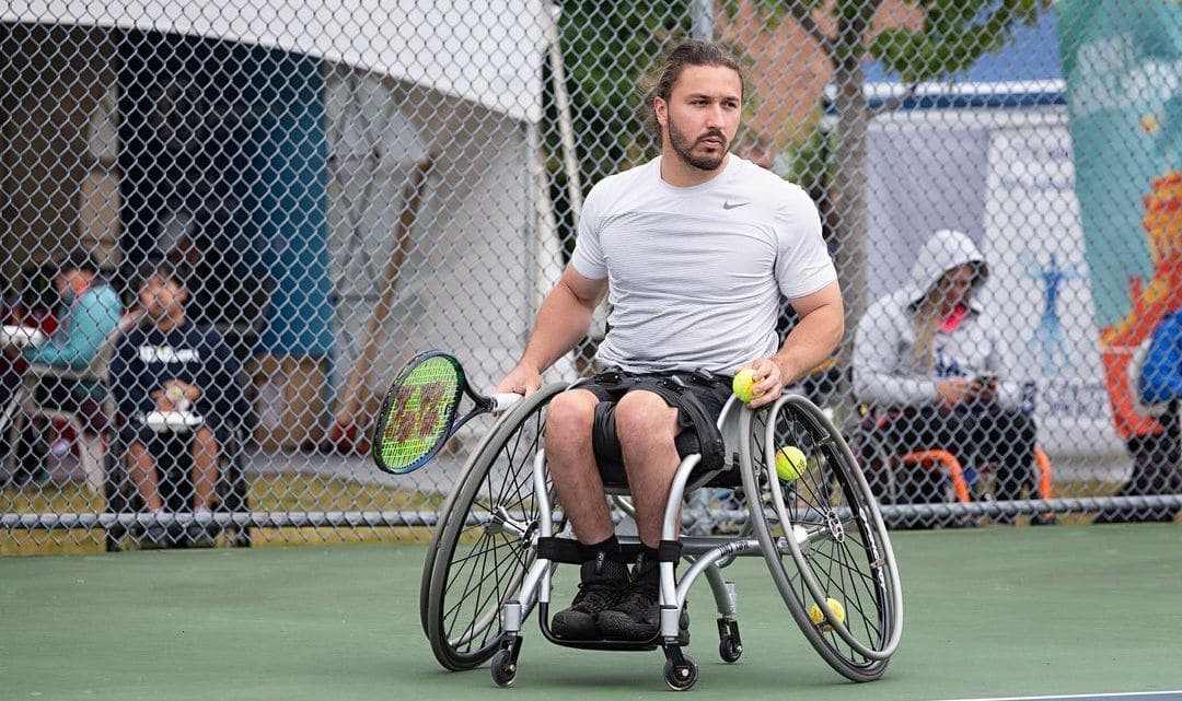 Imagen principal del artículo: Paratenista tico José Pablo Gil queda subcampeón de dobles y sencillos en el torneo canadiense Janco Steel