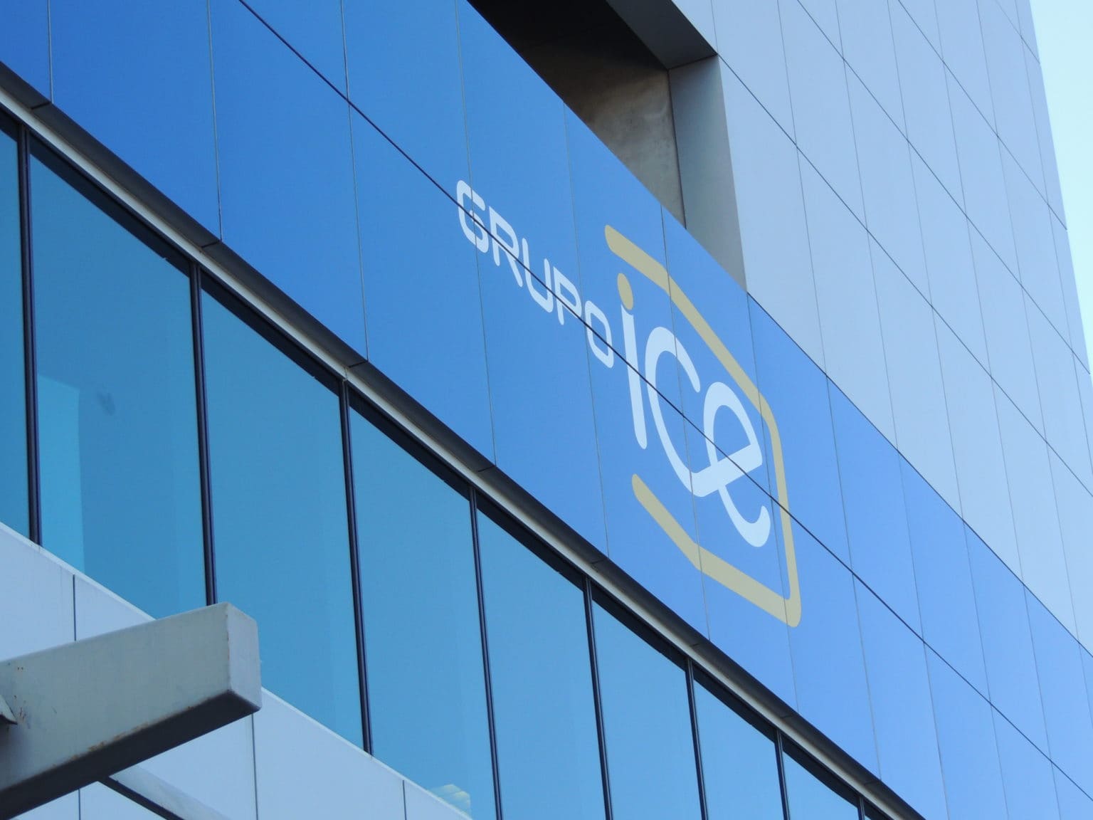 Imagen principal del artículo: Renuncian gerentes de electricidad y telecomunicaciones del ICE por crisis energética y escándalo Huawei