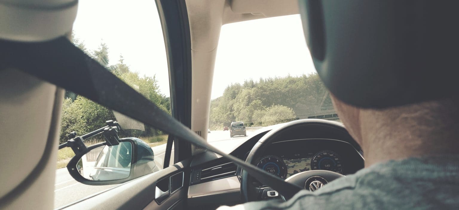 Imagen principal del artículo: Nueva República propone decomisar vehículos por viajar sin cinturón o con menores sin sillas de seguridad
