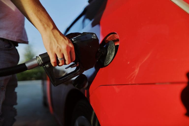 Gasolina, diésel y boletos aéreos destacaron entre los precios que más subieron en mayo