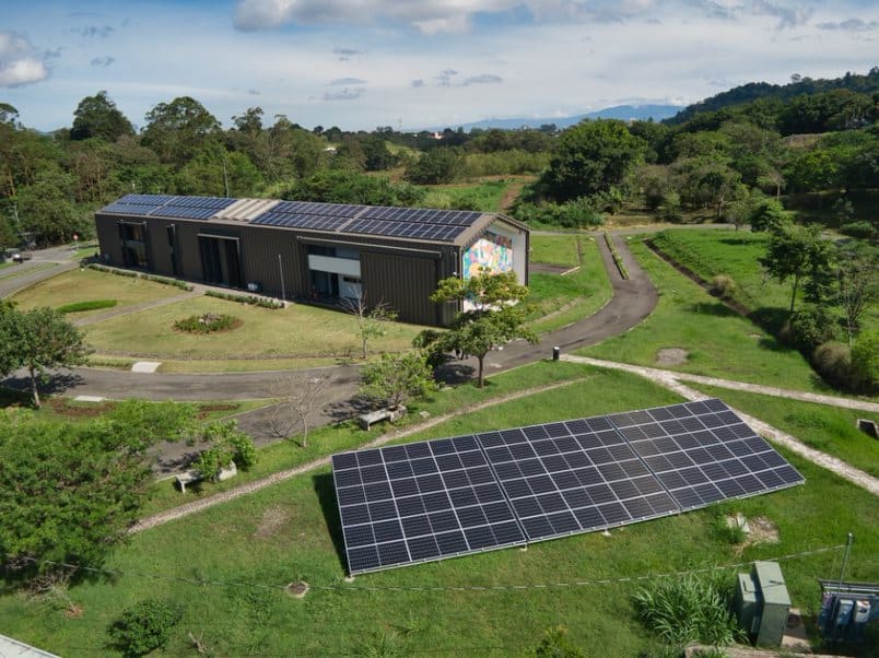 Imagen principal del artículo: Parque La Libertad ahorrará más de $18.000 anuales gracias a 184 paneles solares