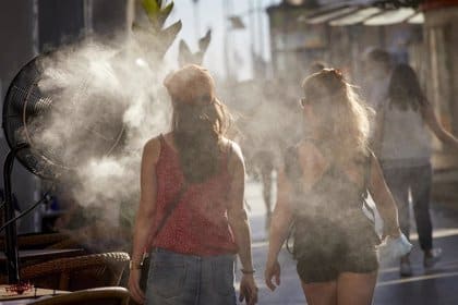 Incendios y calor extremo sofocan a grandes regiones en el mundo 