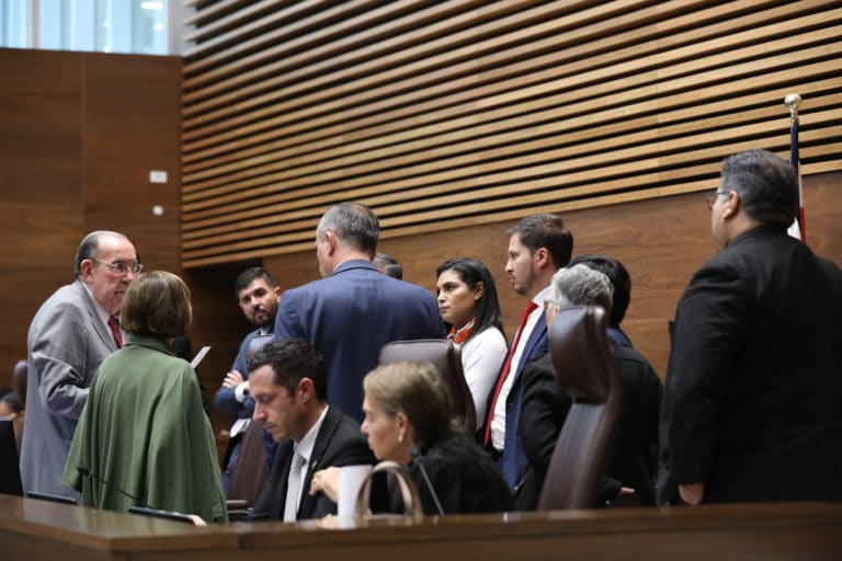 Proyecto de jornadas 4x3 pasa a consulta a la Corte Suprema