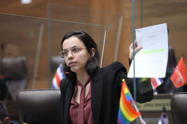 Sofía Guillén denuncia situación de "puertas giratorias" en caso Coopeservidores