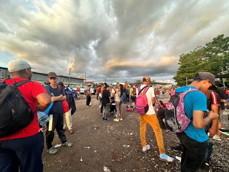 Defensoría alerta sobre una nueva crisis humanitaria tras llegada de migrantes a la zona sur del país 