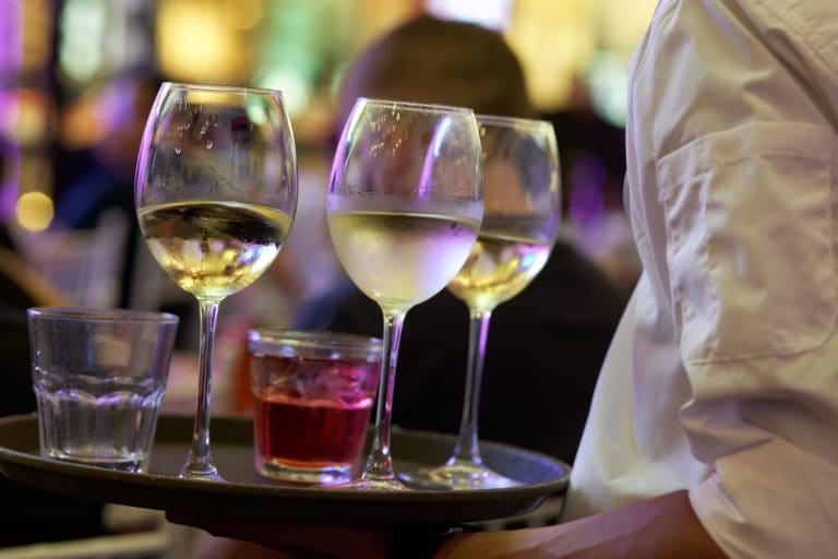 Abren 200 becas para capacitación en coctelería, mantenimiento y servicios generales en hotelería en Guanacaste