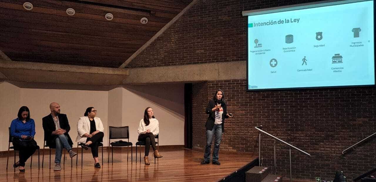 Imagen principal del artículo: Presentan propuesta de reglamento para que municipalidades apliquen la Ley de Comercio al Aire Libre