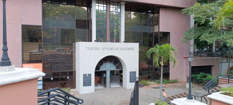 TSE condena a Pueblo Soberano y pastor evangélico por propaganda religiosa