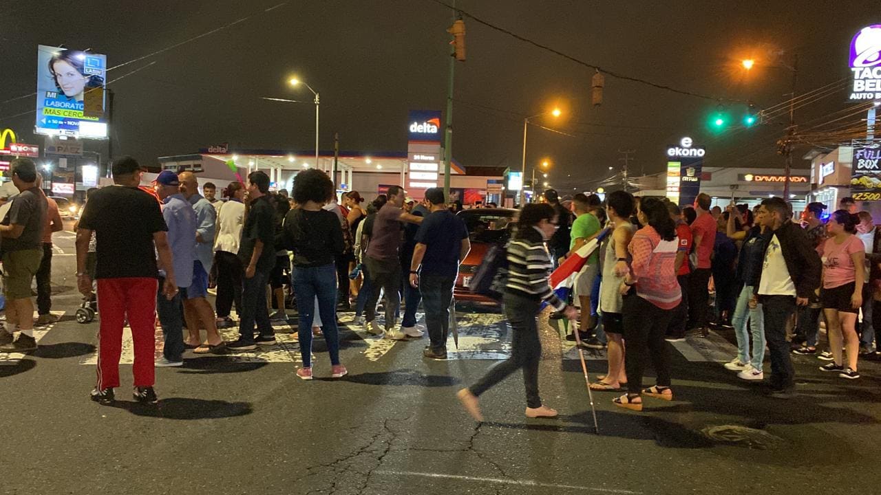 Imagen principal del artículo: Vecinos de Moravia y Guadalupe protestan contra faltante de agua potable