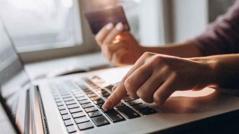 Imagen principal del artículo: Defensoría advierte sobre aumento de estafas electrónicas y exige medidas más claras