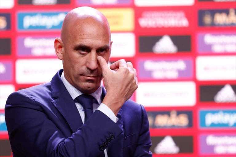 Expresidente de federación española, Luis Rubiales, inhabilitado por 3 años por la FIFA