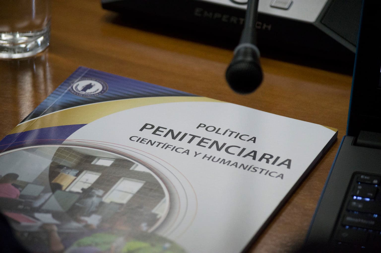 Imagen principal del artículo: Pese a amenaza de veto de Chaves, Congreso da primer debate a Ley de Ejecución de la Pena