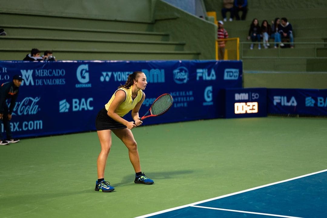 Imagen principal del artículo: Tenista costarricense Nicole Alfaro obtiene beca para jugar y estudiar con la universidad de North Florida
