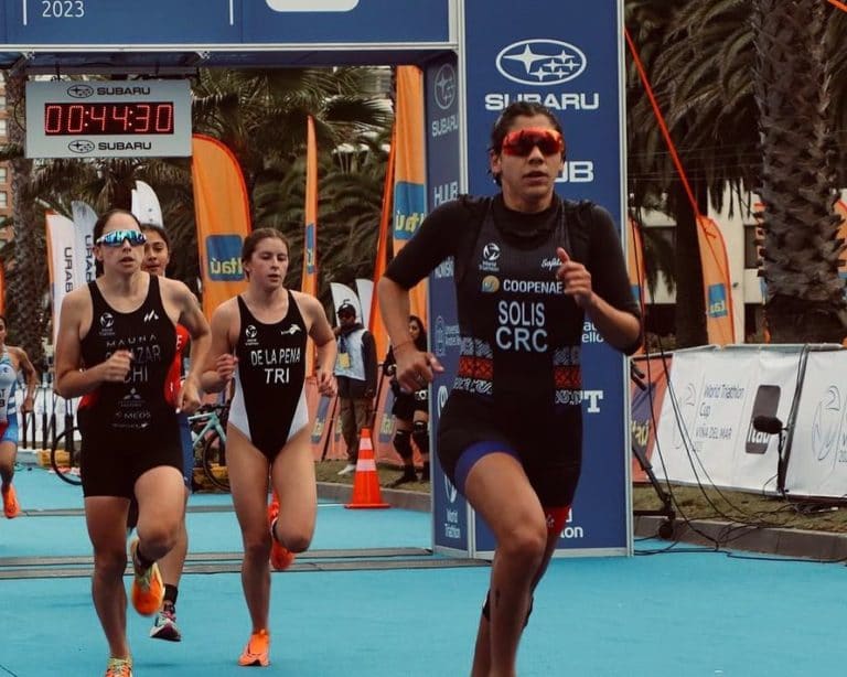 Triatleta tica Raquel Solís consigue podio continental en Chile para cerrar su temporada internacional 2023