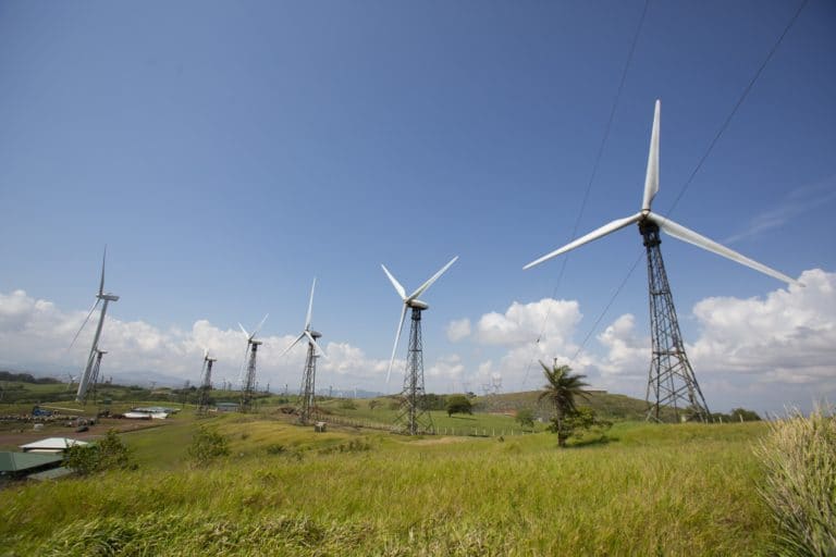 Primer parque eólico de América Latina reinicia operaciones en Tilarán
