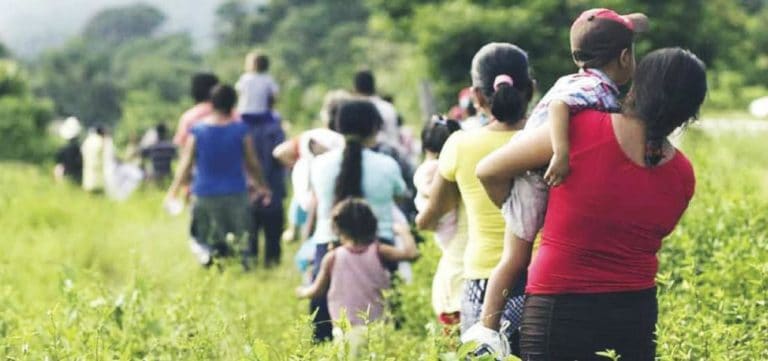 UNICEF coloca baterías sanitarias y tanques de agua potable para atender a migrantes en fronteras