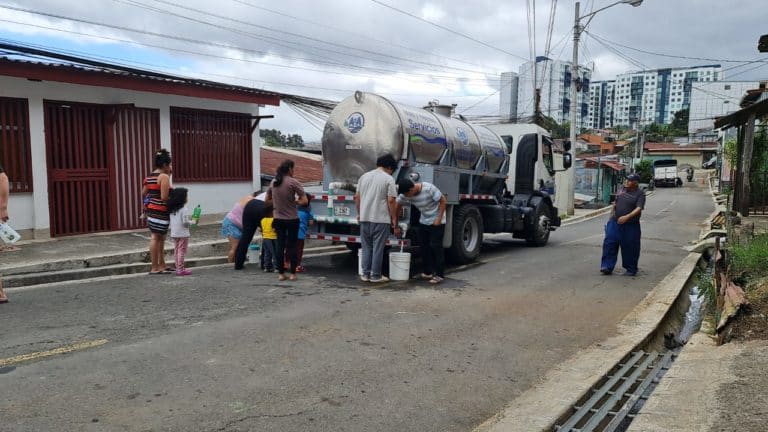CFIA pide conformar "comisión de crisis" por contaminación de agua con hidrocarburos