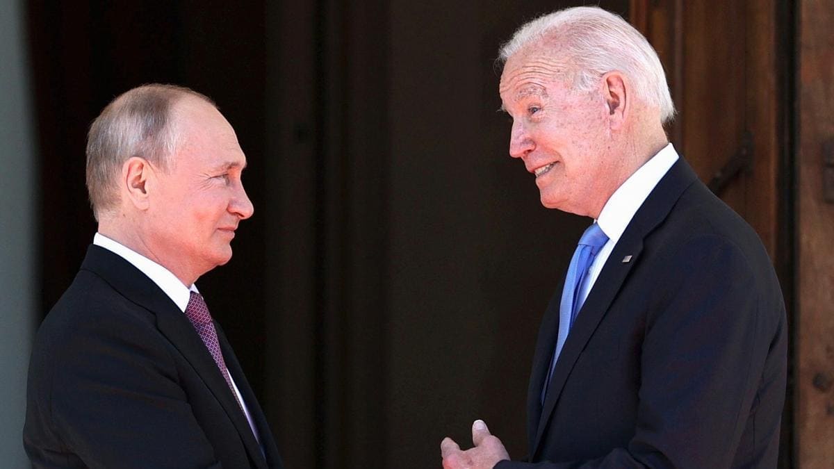 Imagen principal del artículo: Biden llama "loco HdP" a Putin y el Kremlin lo acusa de parecer un “vaquero de Hollywood”