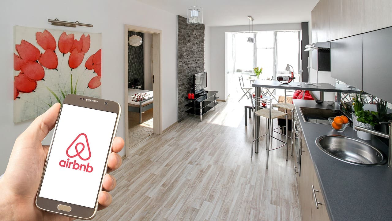 Imagen principal del artículo: Asociación de Consumidores Libres rechaza solicitud hotelera de limitar Airbnbs