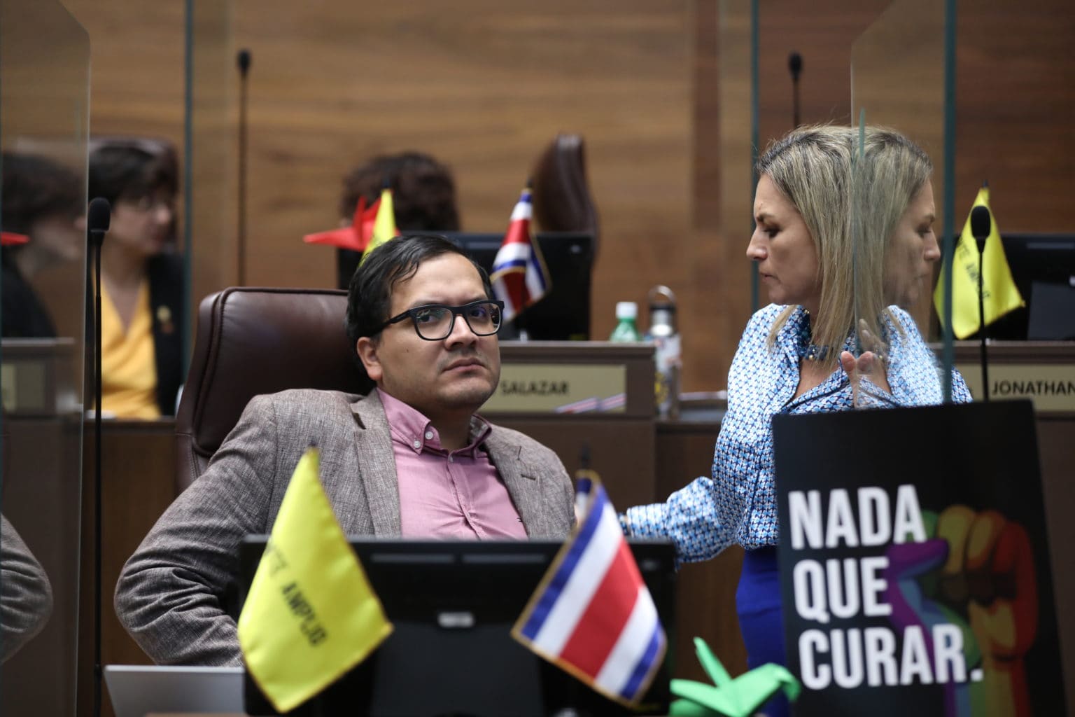Imagen principal del artículo: Frente Amplio cuestiona por qué Arias esperó hasta ahora para denunciar peticiones de Chaves