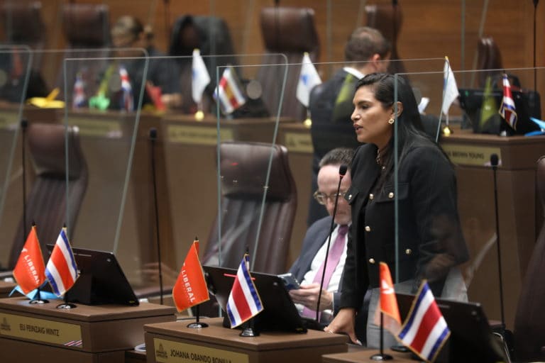 Diputada Johana Obando: "El decreto retarda el 5G, afecta la competitividad del país y podría acabar con el ICE"