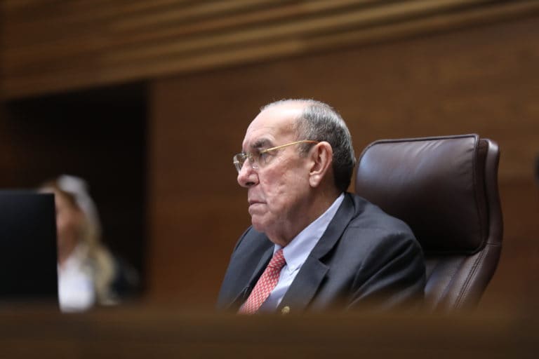 Arias califica de "innecesario" llevar a referéndum proyecto de jornadas 4x3
