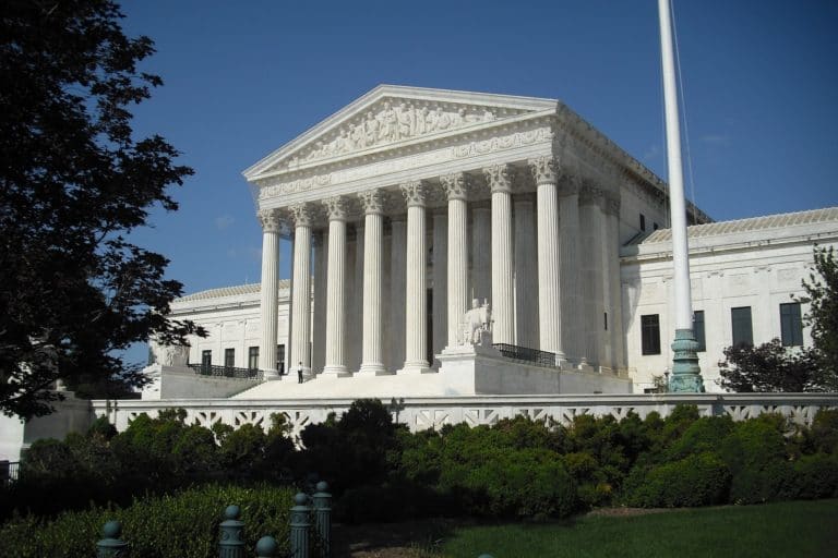 Corte Suprema de Estados Unidos le da vía libre a Texas para detener y expulsar a migrantes
