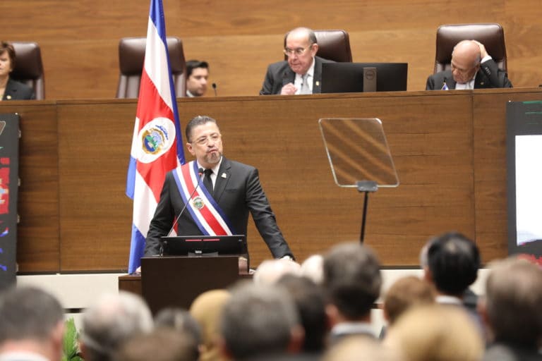 18 congresistas proponen inhabilitar a presidentes por violencia política