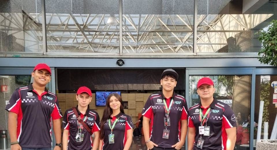 Imagen principal del artículo: Estudiantes  del CTP de Carrizal construyeron el auto más veloz de la competencia internacional F1 in Schools México 2024